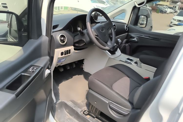 Used JAC Refine M3 2019 PLUS Maker Edition 1.8L Luxury Smart Model with 9 Seats Driver Seat