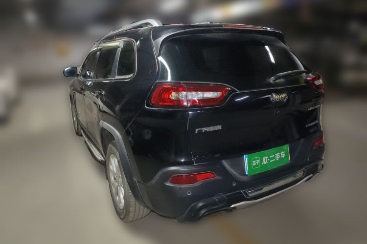 Used Jeep Cherokee 2017 2.0L Superior Edition
