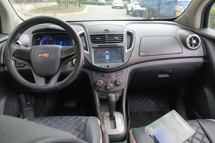 Used Chevrolet Trax 2016 1.4T Automatic Two-Wheel Drive Comfort Version with Sunroof Center Console