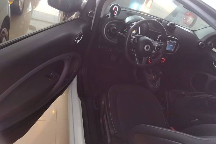 Used smart fortwo 2017 1.0L 52kW New Sound Special Edition China V Emission Standard