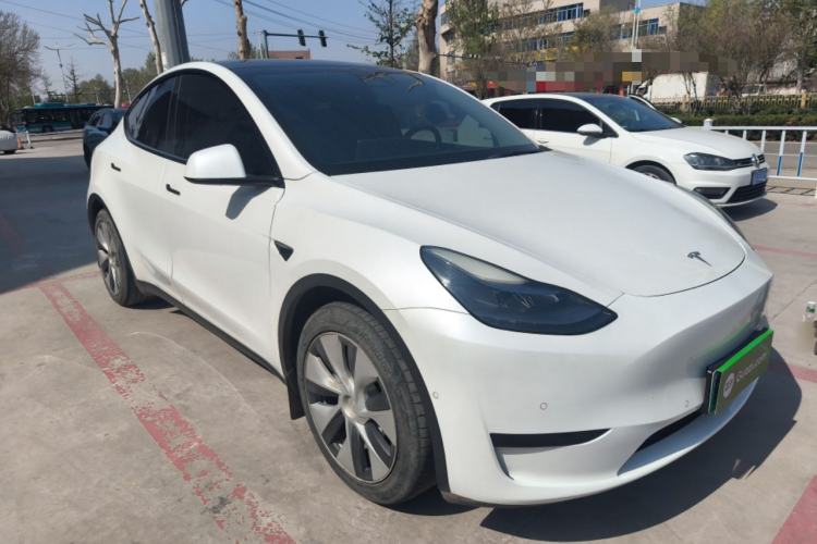 Used Tesla Model Y 2022 Rear-Wheel-Drive Version Front Right 45 Deg