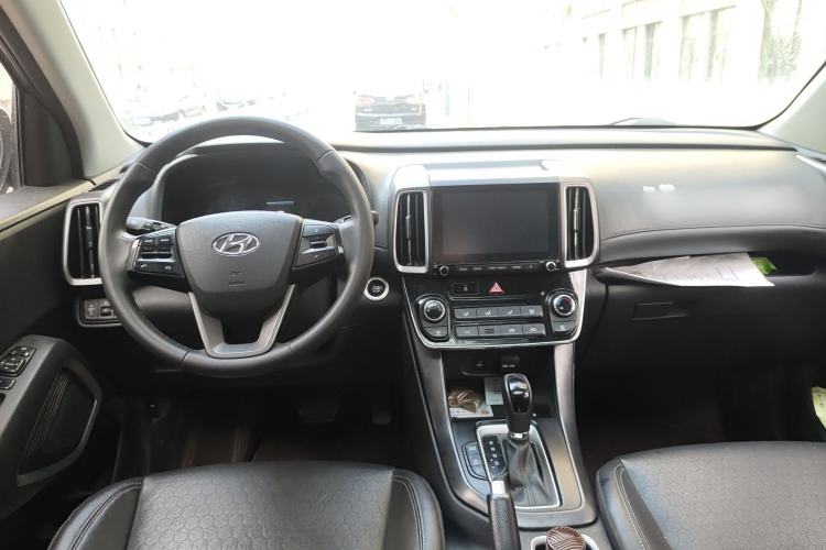 Used Hyundai ix35 2019 2.0L Automatic 2WD Zhiyong·Changxiang Edition China VI Standard Center Console