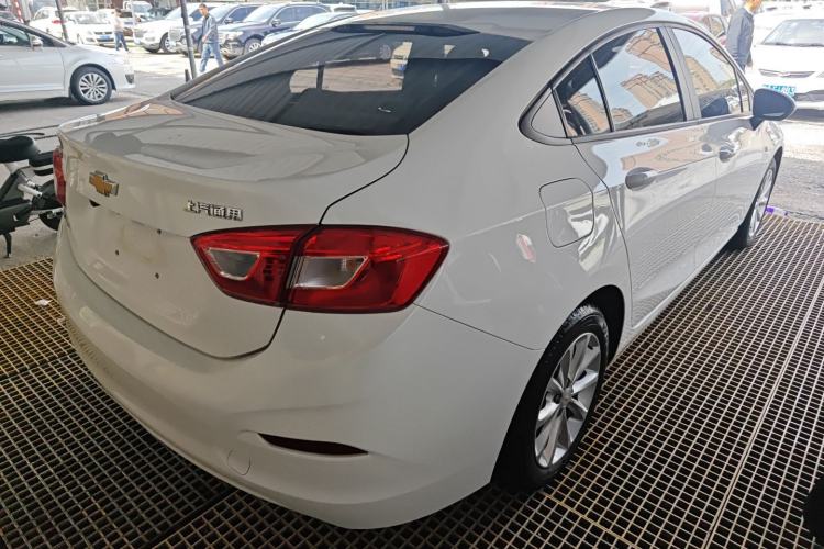 Used Chevrolet Cruze 2018 320 Automatic Pioneer Sunroof Edition
