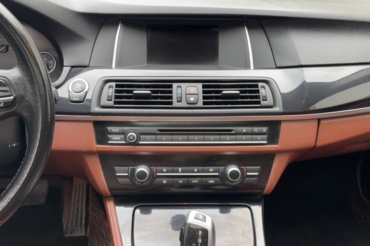 Used BMW 5 Series 2014 520Li Elegant Model
