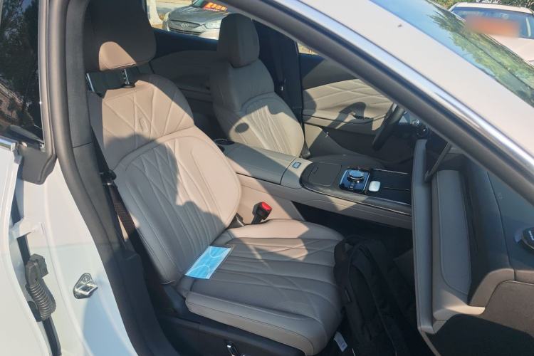 Used Geely Galaxy Galaxy 8 2025 130km EM-i Deluxe Edition
