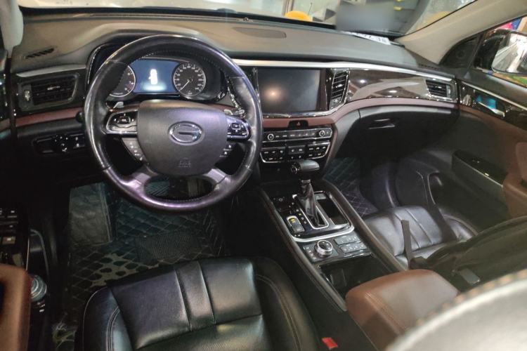 Used GAC Trumpchi GS8 2017 320T Four-Wheel Drive Luxury Smart Connectivity Version (7 Seats) Center Console