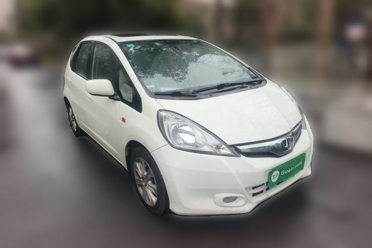 Used Honda Fit 2011 1.5L manual luxury version
