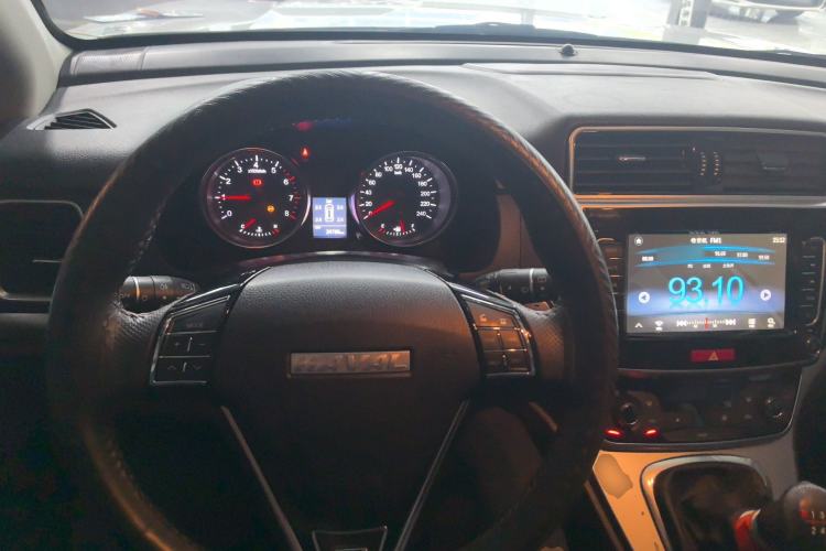 Used Haval M6 2019 1.5T Manual Two-Wheel Drive Elite Version China VI Standard Center Console