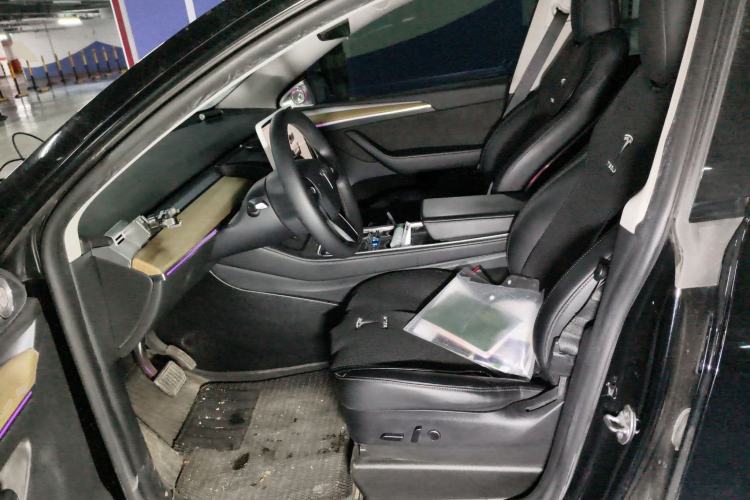 Used Tesla Model Y 2022 Long-Range All-Wheel-Drive Version
