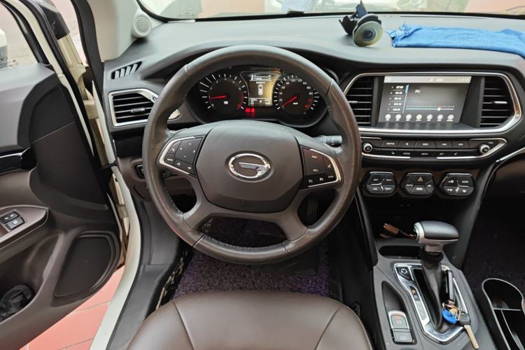 Used GAC Trumpchi GS4 2017 235T Automatic Two-Wheel Drive Luxury Smart Connectivity Version Steering Wheel