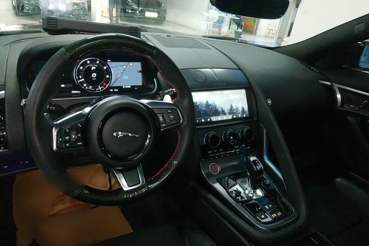 Used Jaguar F-TYPE 2021 P380 All-Wheel-Drive R-Dynamic Hardtop Version Center Console