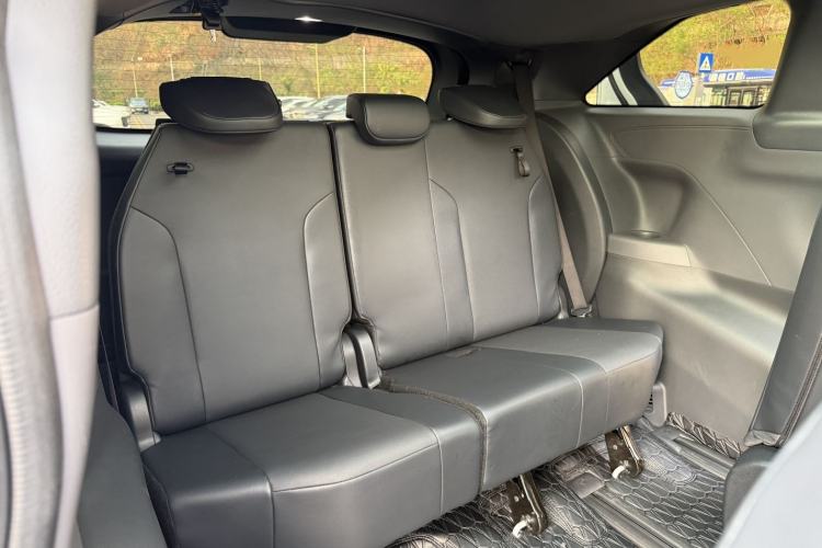 Used Toyota Granvia 2024 2.5L Hybrid Luxury Edition Interior 3