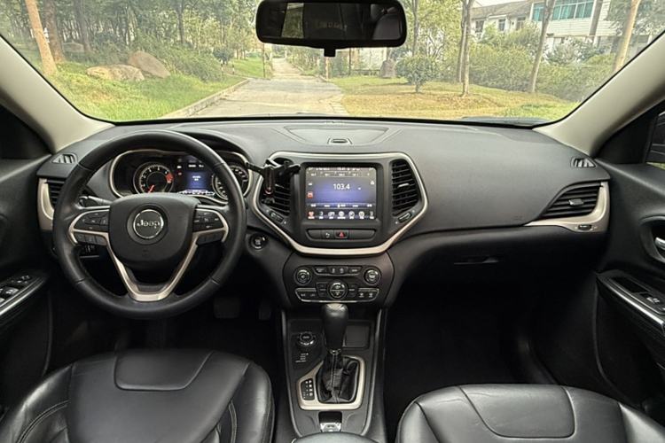 Used Jeep Cherokee 2016 2.4L Professional Smart Version