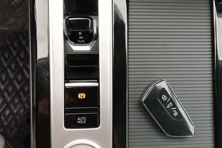 Used Volkswagen Tavendor 2024 380TSI All-Wheel Drive R-Line Cruise Edition
