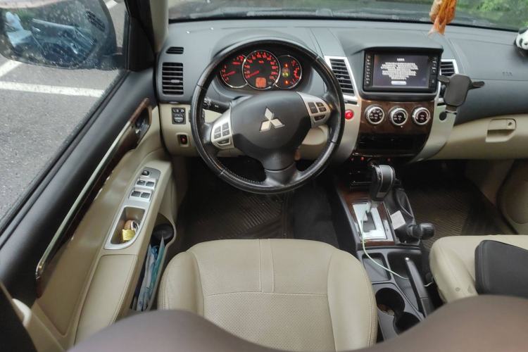 Used Mitsubishi Pajero Sport 2013 3.0L Automatic 4x4 Flagship Edition