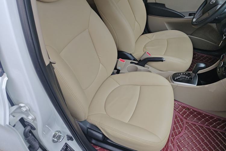 Used Hyundai Verna (older generation) 2014 1.4L Automatic Smart GLS Right Front Seat