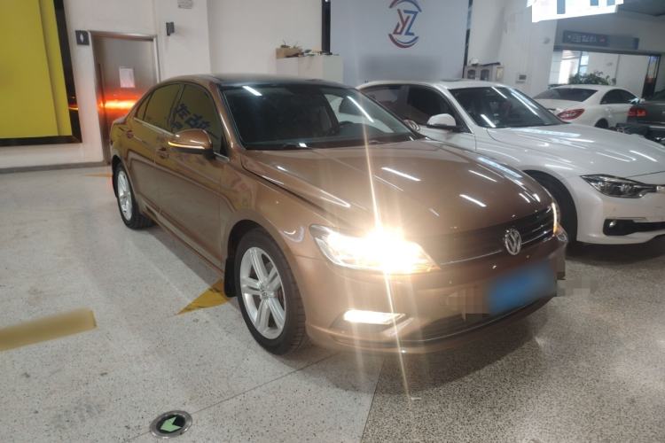 Used Volkswagen Lamando 2015 280TSI DSG Comfort Edition Front Right 45 Deg