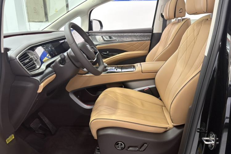 Used Denza D9 2024 DM-i 980 Four-Wheel Drive Prestige Model Interior 2