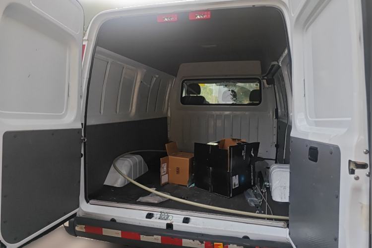 Used JMC Transit 2017 2.8T Commercial Version Short Wheelbase Mid-Roof 3-Seater JX493