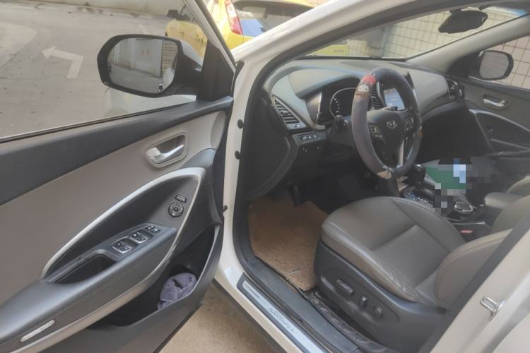 Used Hyundai Grand SantaFe 2013 3.0L 7-Seater Four-Wheel-Drive Comfort Edition Driver Seat