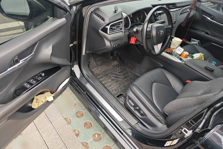 Used Toyota Camry 2018 Dual-Engine 2.5 HG Luxury Edition Interior 3