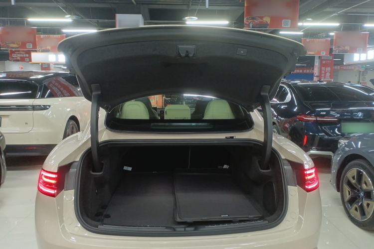 Used Hima Luxeed S7 2025 855 km Max
