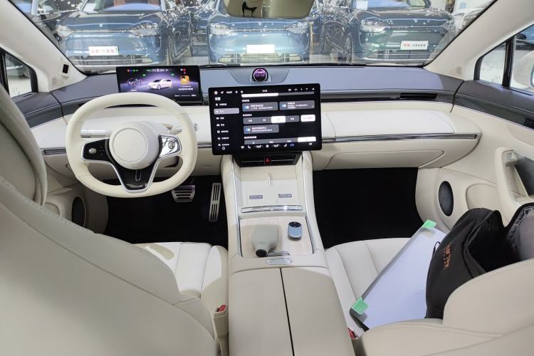 Used Hima Luxeed S7 2025 785 km Ultra Center Console