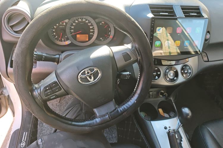 Used Toyota RAV4 2012 Luxurious 2.4L Automatic 4x4 with Stylish Features
