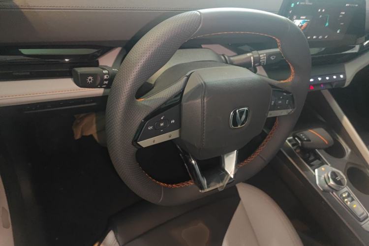 Used CHANGAN UNI-V iDD 2024 Blue Whale Smart Electric iDD 136km ZhiKu Model
