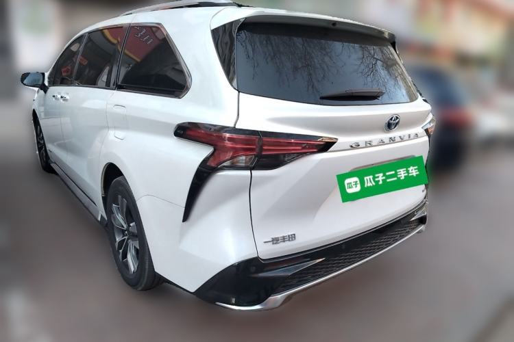 Used Toyota Granvia 2023 2.5L Hybrid Luxury Edition
