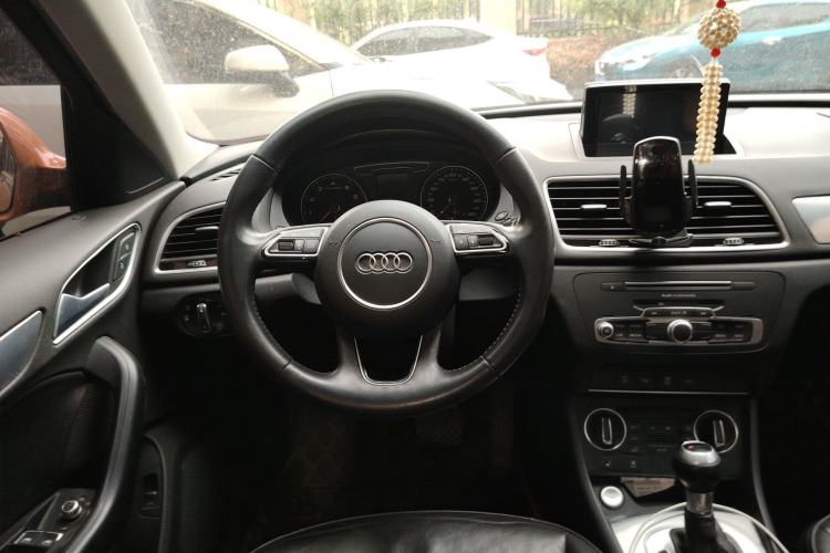 Used Audi Q3 2017 30 TFSI Fashion Model Steering Wheel