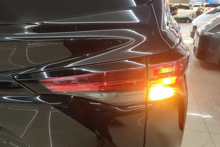 Used Toyota Granvia 2024 2.5L Hybrid Comfort Edition Exterior 6