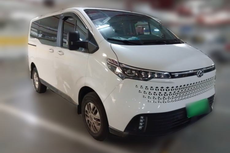 Used SAIC MAXUS Xintu V70 2023 2.0T Elite Edition Manual Transmission Short Wheelbase Low Roof 5/6 Seats (125 hp)
