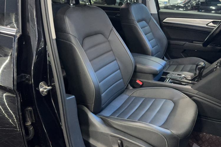 Used Volkswagen Teramont 2020 Revised Version 330TSI Two-Wheel Drive Luxury Edition Right Front Seat