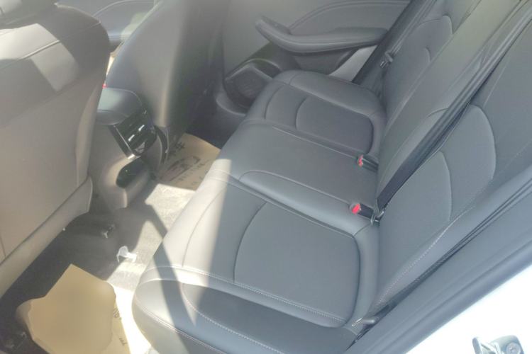 Used Roewe i5 2026 Model 1.5L CVT Luxury Version Left Rear Seat