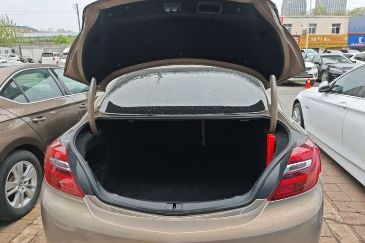 Used Buick Regal 2015 2.0L Elite Fashion Edition Trunk