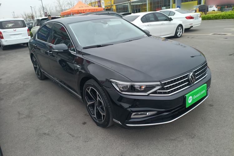 Used Volkswagen Magotan 2023 2 Million Units Commemorative Edition 330TSI DSG Luxury Version Front Right 45 Deg