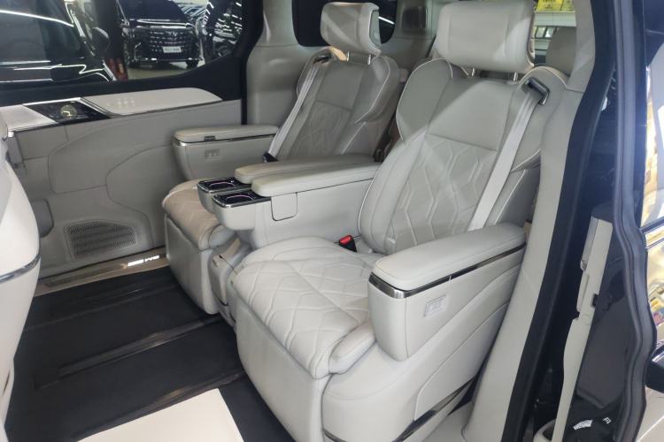 Used Volvo EM90 2025 Ultra Six-Seater Left Rear Seat