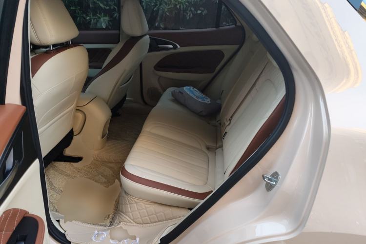 Used ORA Good Cat 2023 401 km Standard Range Luxury Version Lithium Iron Phosphate Left Rear Seat