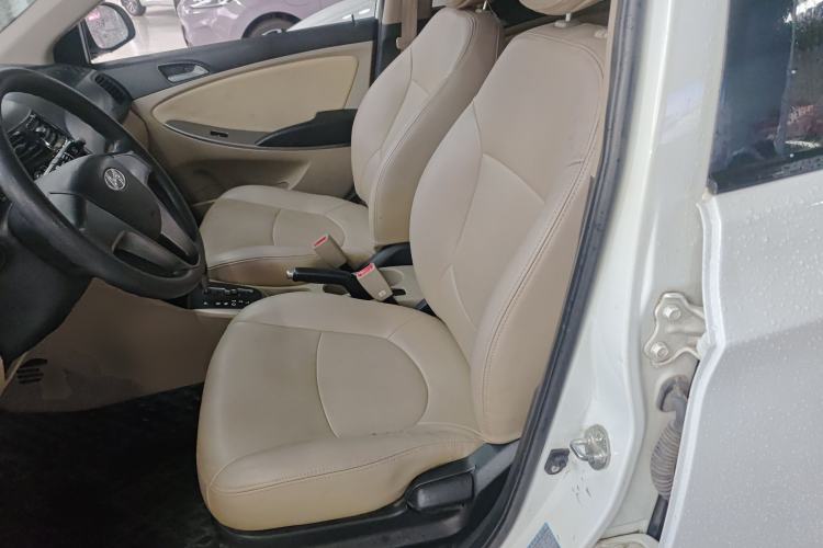 Used Hyundai Verna (older generation) 2014 1.4L Automatic Leading-Edge GLX Left Front Seat