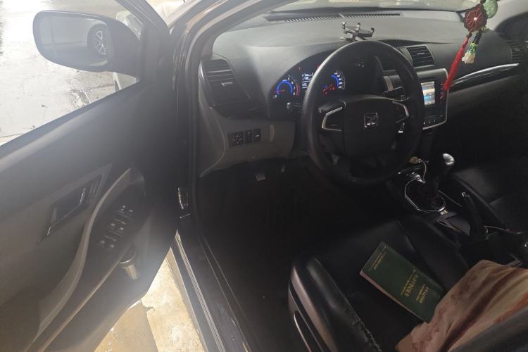 Used Zotye Z300 2014 New Vision 1.5L Manual Luxury Model Driver Seat