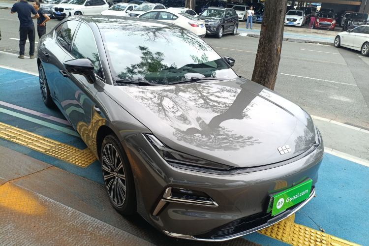 Used Geely Galaxy 8 2025 130km EM-i Flagship Edition Exterior 1