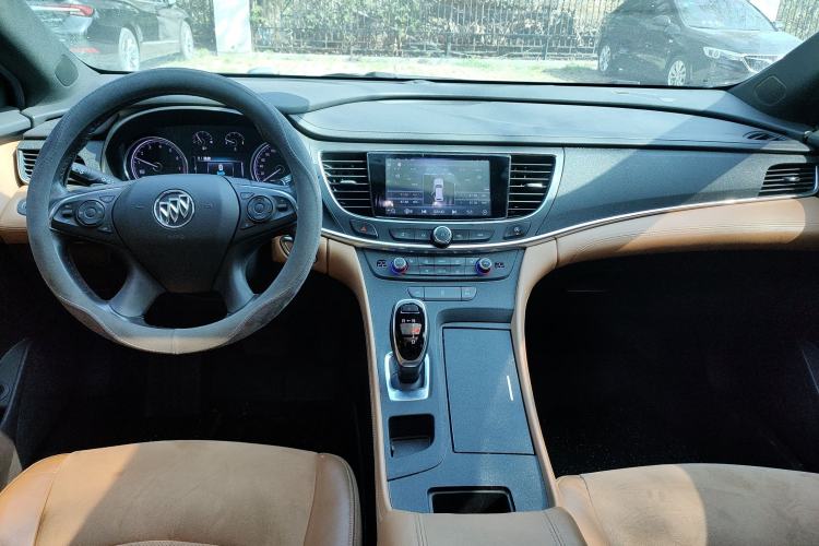 Used Buick LaCrosse 2018 28T Elite Edition Center Console