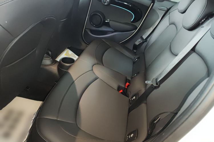 Used MINI 2023 Updated 1.5T COOPER Artist Five-Door Edition Left Rear Seat