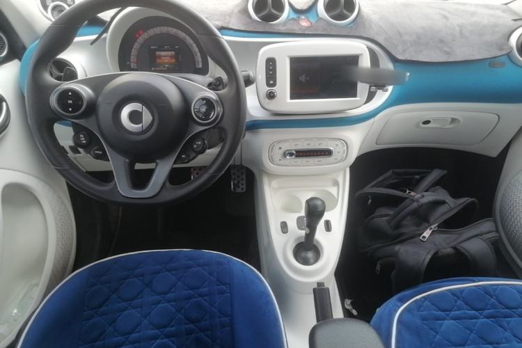 Used smart forfour 2016 0.9T 66 kW Ultimate Edition Center Console