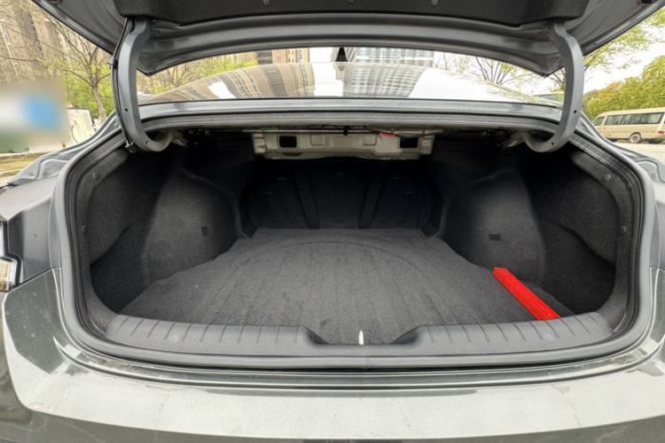 Used Hyundai Elantra 2023 1.5L CVT LUX Prestige Edition Interior 10