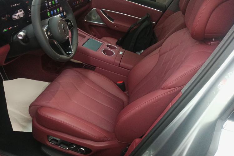 Used Hima AITO M8 2025 Extended-Range Max+ Version 53.4 kWh 5-Seater Edition Left Front Seat