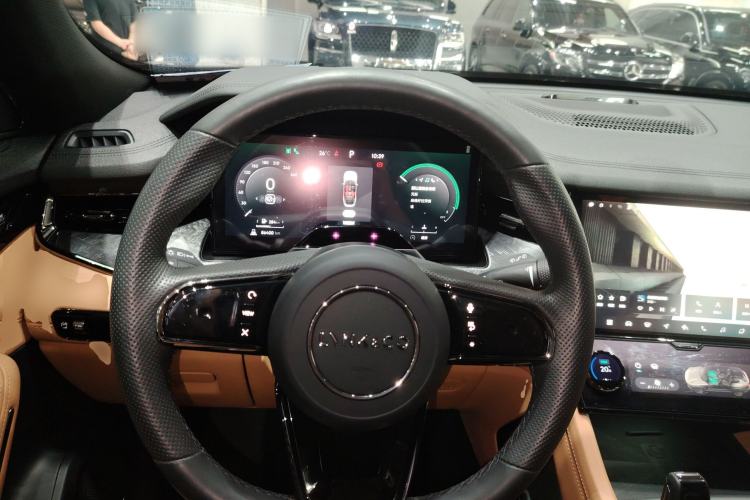 Used Lynk & Co 09 2021 2.0T Halo Six-Seater

