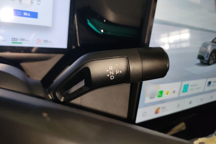 Used Lynk & Co 08 EM-P 2025 220 km All-Wheel-Drive Performance Halo Gear Lever