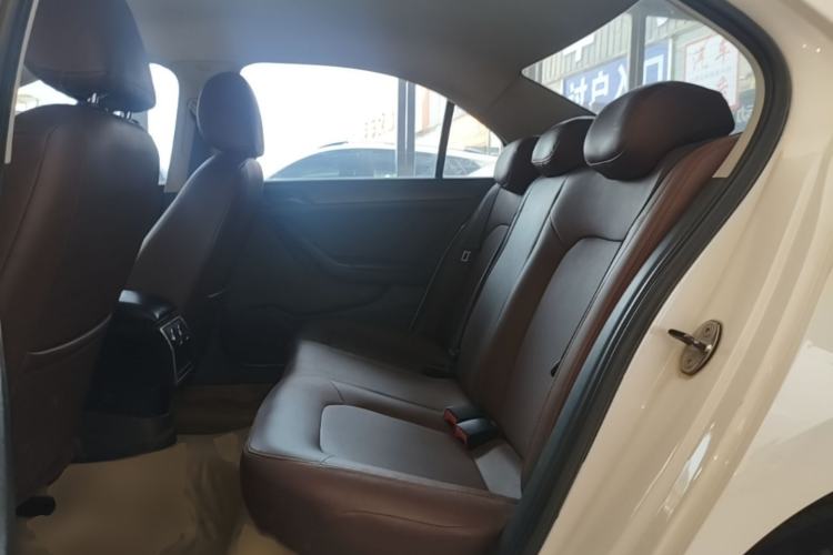 Used Volkswagen Jetta 2013 1.6L Manual Fashion Edition